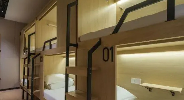 Кровать в общем номере (мужской номер) Demba Inn- Shanghai Xintiandi Yuyuan Garden The bund store