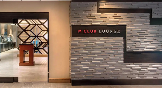 Четырёхместный клубный номер Standard Denver Marriott Tech Center