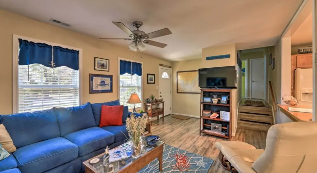 Коттедж Beaufort Pad w/ Patio: 3 Blocks to Waterfront!