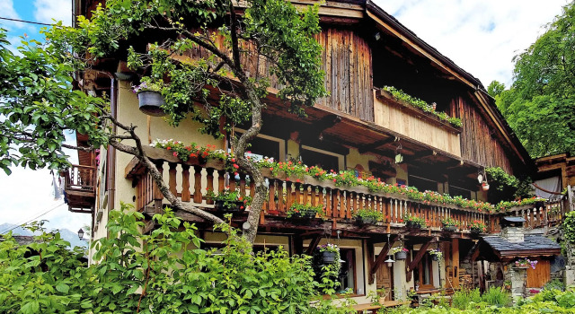 Superb Savoyard traditional chalet located 500 m from the slopes, Забронировать Шале Виллы Овернь-Рона-Альпы, Вилла