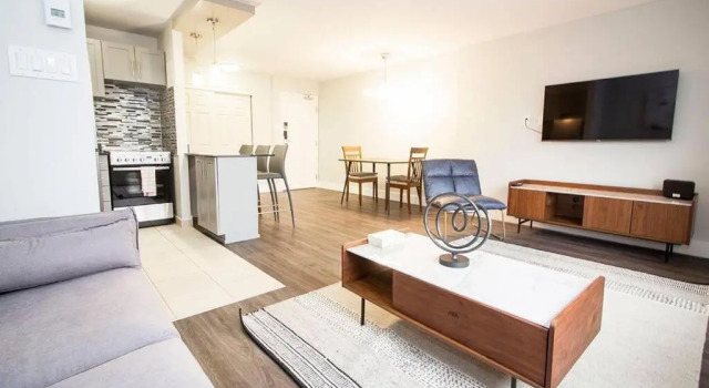 Апартаменты Modern 1BR condo with great view Free parking