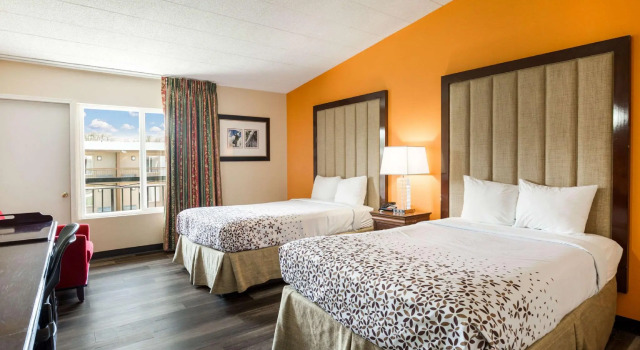 Четырёхместный номер Standard Fairmount Inn & Suites - Stroudsburg, Poconos