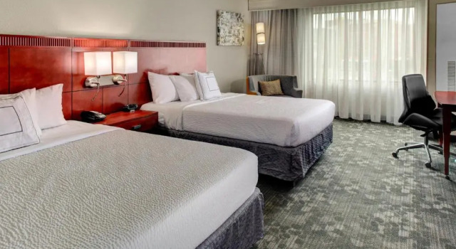 Четырёхместный номер Standard Courtyard by Marriott Anniston Oxford