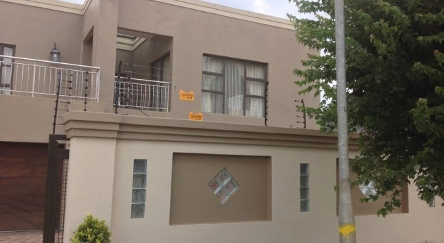 Zazas Guesthouse and Spa, 预订 度假村 索韦托 豪登省