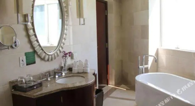 Семейный люкс Golden Eagle Summit Hotel