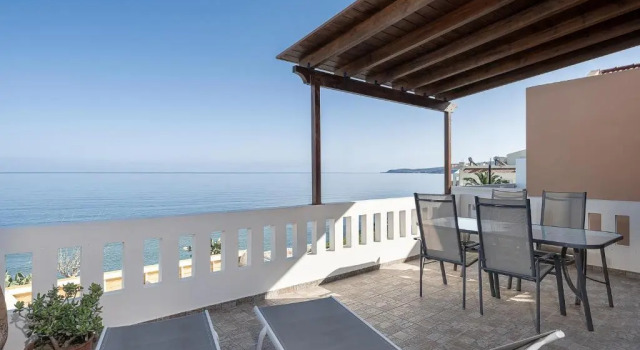 Апартаменты с видом на море Porto Kalyves Seaside Aparthotel