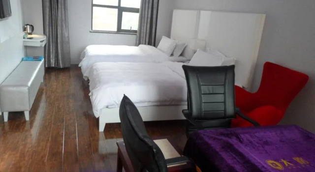 Changsha Longzhimeng Zhenpin Hotel, Rezerwuj Hotel Hotele w Changsha z parkingiem, w pobliżu Changsha Museum, Parking