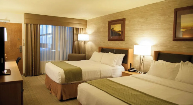 Четырёхместный номер Standard с видом на бассейн Holiday Inn Spearfish - Convention Center by IHG