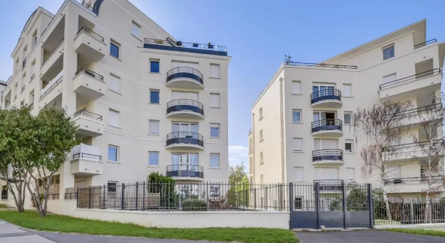 Chic apart with parking and balcony, Varaa Hotelli Hotellit Val d'Oise pysäköinnillä, Pysäköinti