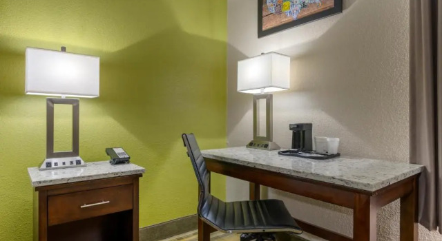Четырёхместный номер Standard Econo Lodge Shelbyville North