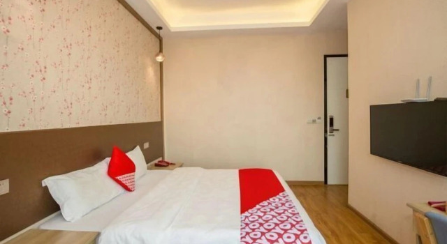Golden Sunshine Hotel