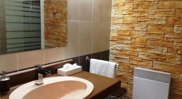 Трёхместный номер Standard Logis Hôtels - Hôtel et Restaurant Les Cordeliers