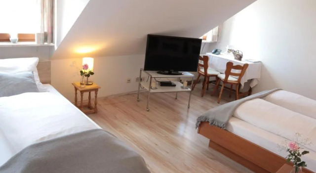 Трёхместный номер Comfort Messehotel Daucher A9 Autobahn 24h Self-Check-in