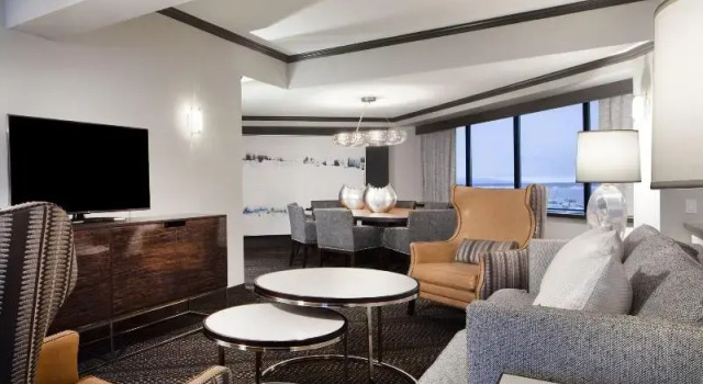 Полулюкс c 1 комнатой Sheraton Anchorage Hotel