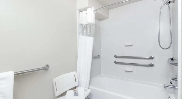 Четырёхместный люкс Executive Hawthorn Suites by Wyndham-Oakland/Alameda