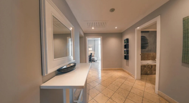 Spacious One-bedroom at Fishing Lodge w Balcony D59, Забронировать Отель Отели Пунта-Кана с парковкой, рядом с Cap Cana Marina, Парковка