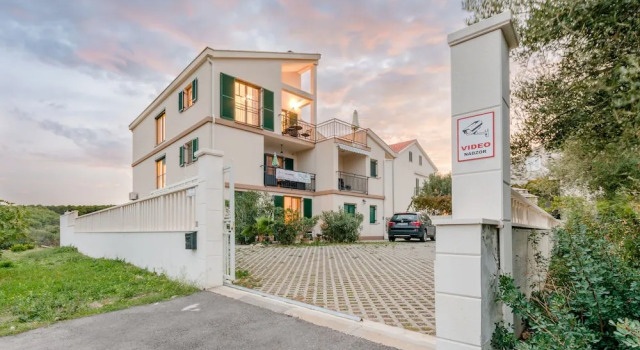 Apartments Villa Kameja, Забронировать Апартаменты/квартира Отели в центре Округ-Доний, в центре, недорого