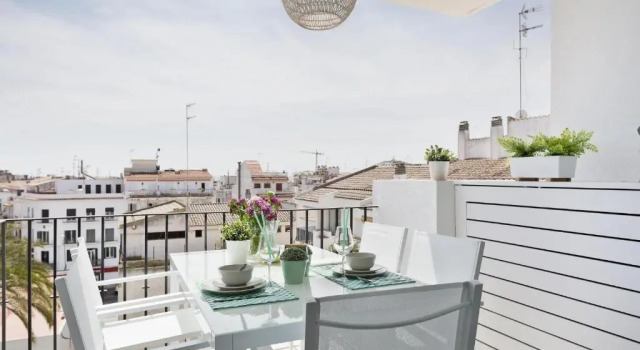 Апартаменты Sitges Spaces Oasis Penthouse 3 Bedroom, 2 Bathroom, Terrace, Pool, Sleeps up to 6