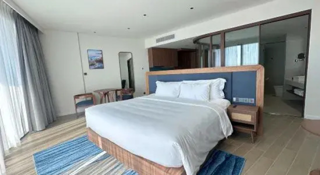 Двухместный полулюкс с видом на море Vienna House by Wyndham Charm Long Hai