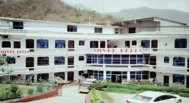 A2zroomz Hotel Nirvana, Rezervovat Hotel Rišikéš Uttarakhand