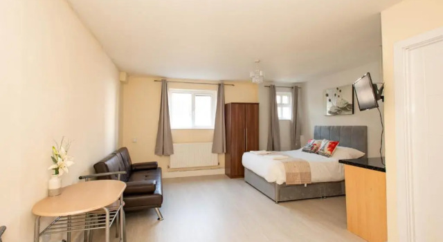 Newly Refurbished Studio, 20mins to London Bridge, Buchen Sie Hotel London Großraum London