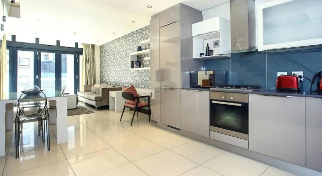 Апартаменты Melrose Arch Luxury Apartment