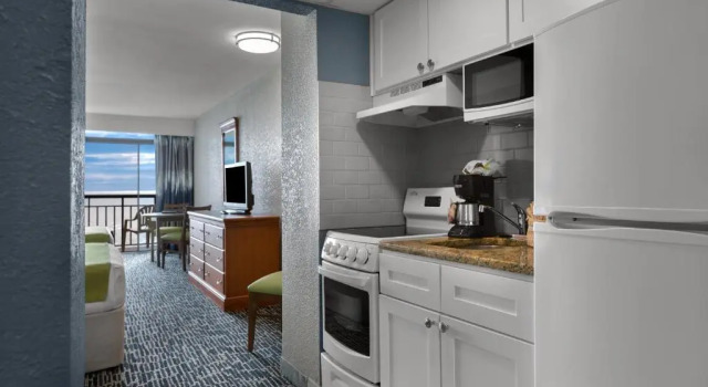 Четырёхместный номер Standard с частичным видом на океан Dayton House Resort - BW Signature Collection