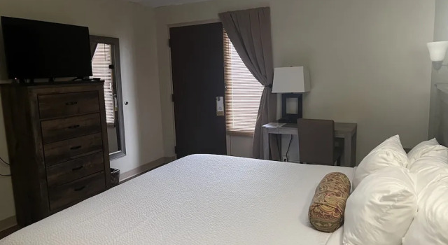 Люкс Standard The Stables Inn & Suites