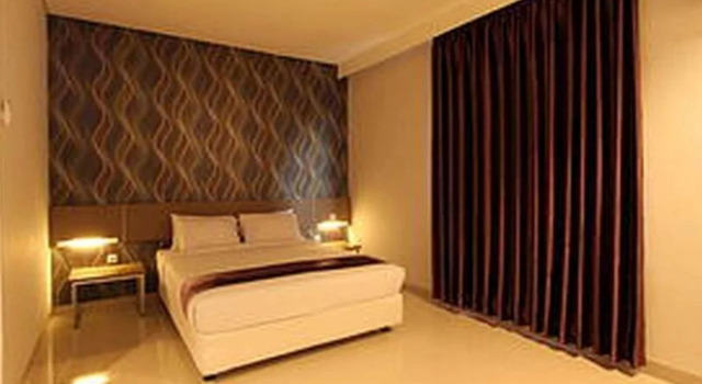 Smile Hotel by RedDoorz, Book Hotel North Cirebon West Java