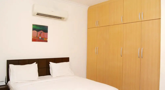 Oti and Co, Varaa Hotelli Hotellit Lagos pysäköinnillä, Pysäköinti