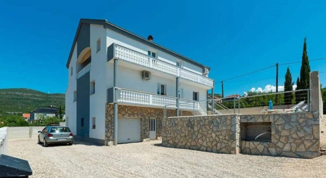 Stunning Apartment in Obrovac With 3 Bedrooms, Wifi and Outdoor Swimming Pool, Забронировать Апартаменты/квартира Обровац 