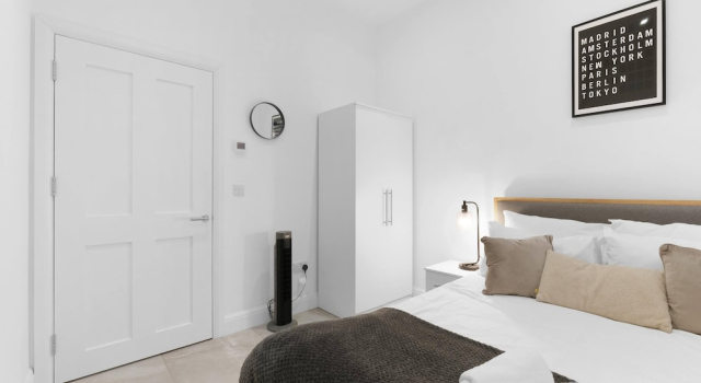 Modern 4 Bedroom Apartment in London with Parking + Garden, Забронировать Апартаменты/квартира Лондон Большой Лондон, рядом с Maurice Rebak Stadium