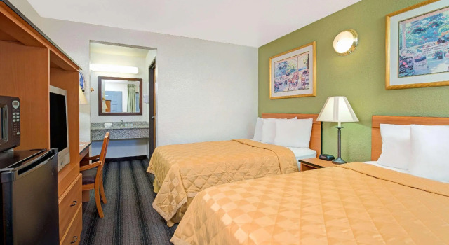 Четырёхместный номер Standard Travelodge by Wyndham Sacramento / Rancho Cordova