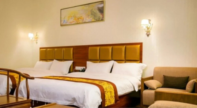 Четырёхместный семейный люкс Yuehang Hotel