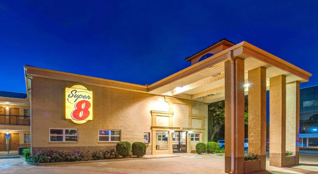 Кровать в общем номере Super 8 by Wyndham Richardson Dallas