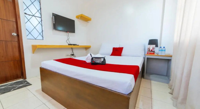 Номер Standard RedDoorz Plus @ Casa Lucia Sindalan San Fernando City Pampanga