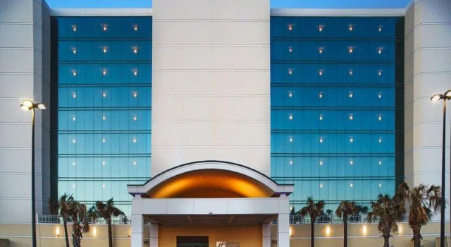 Кровать в общем номере Holiday Inn Express & Suites VA Beach Oceanfront by IHG