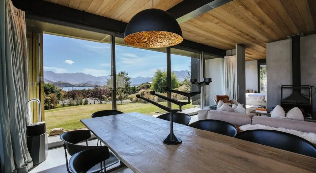 Коттедж Luxury Te Pakeke - Couples Retreat - Lake Views