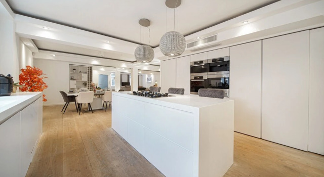 Exquisite 2400sqft 3 Bed Brick Lane Pad