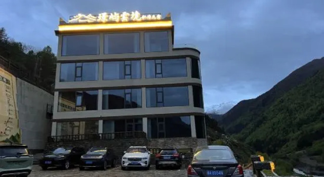Jingyu Cloud Realm・Mount Hotspring, Prenota Hotel Ngawa Cina