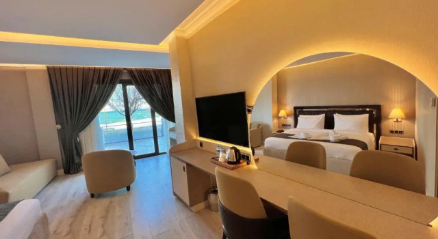 Люкс с видом на море MQ Hotel Suites & SPA