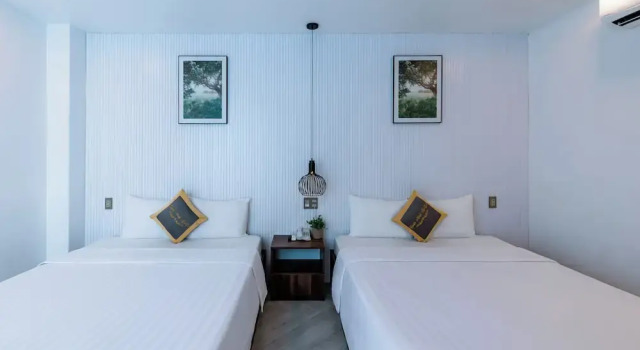 Четырёхместный номер Standard с балконом Tuấn Ninh Hotel I