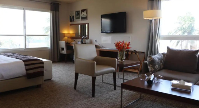 Люкс Executive Mamba Point Hotel