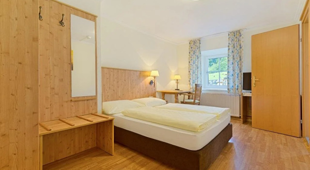 Landhotel Kirchenwirt, Rezerwuj Hotel Hotele w Salzburg z parkingiem, Parking