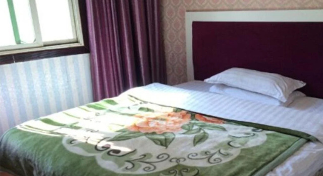 Shimian Mingrenju Inn, Rezervovat Hotel Hotely v Shimian s parkováním, Parkování