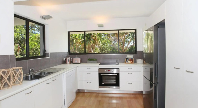 Windmill 4 - Two Bedroom Beachside Apartment on Parkyn Parade!