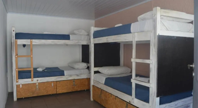 Кровать в общем номере Brava Beach Hostel