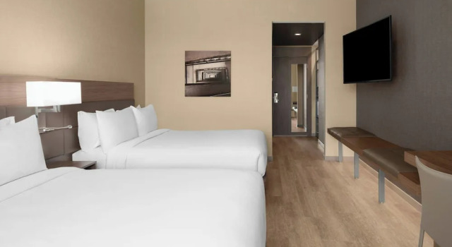 Четырёхместный номер Standard с балконом AC Hotel by Marriott Clearwater Beach