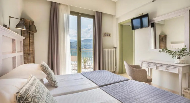 Трёхместный номер Standard с балконом и с видом на море Tourist Boutique Hotel