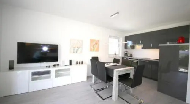 Ferienwohnung Strandhaus Möwenberg App.2, Забронировать Отель Шарбойц Holstein Switzerland